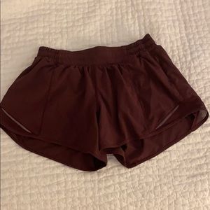 Lululemon Hotty hot shorts 4 inch size 8